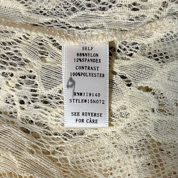 Altar'd State Women's Ivory Lace Blouse V-Neck Long Sleeve Vintage‎ Vibes… - Picture 7 of 9